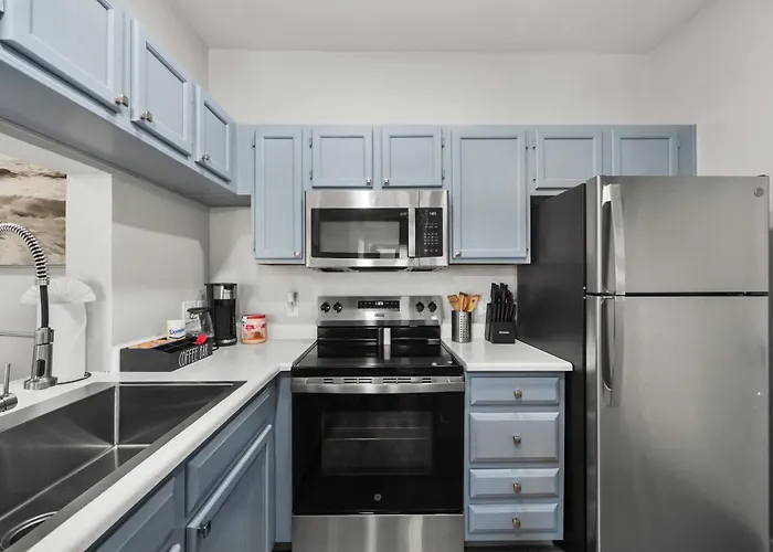 Apartment 2br Getaway Near Thompson Peak With Pool & Parking