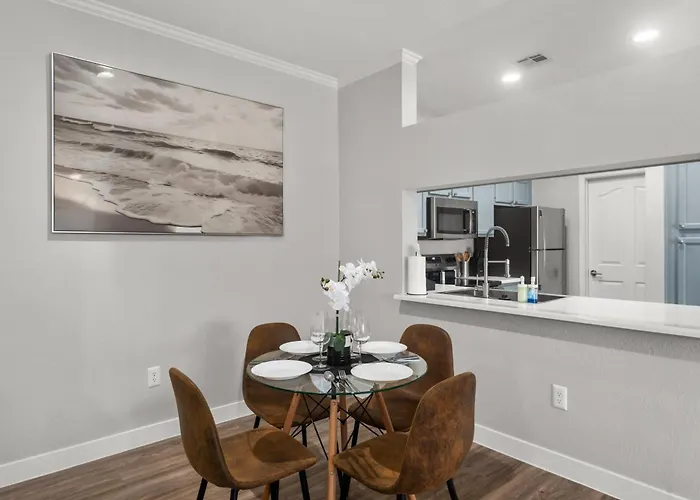 Apartment 2br Getaway Near Thompson Peak With Pool & Parking