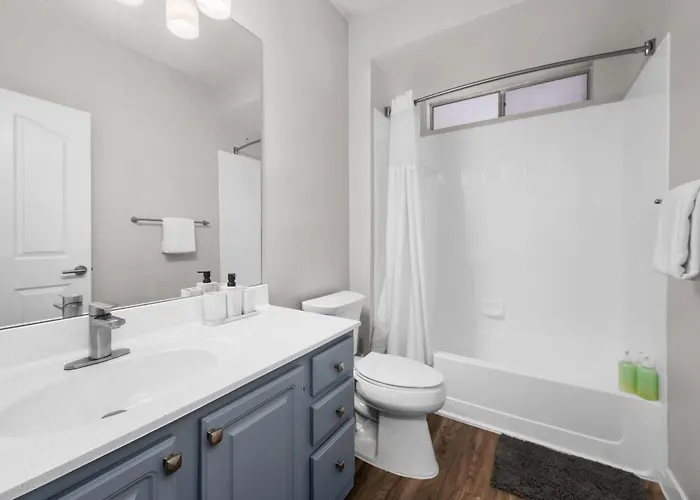2br Getaway Near Thompson Peak With Pool & Parking Apartment