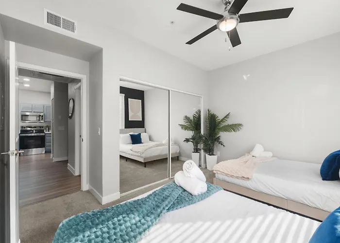 Apartment 2br Getaway Near Thompson Peak With Pool & Parking