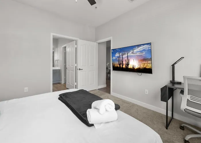 Apartment 2br Getaway Near Thompson Peak With Pool & Parking Scottsdale