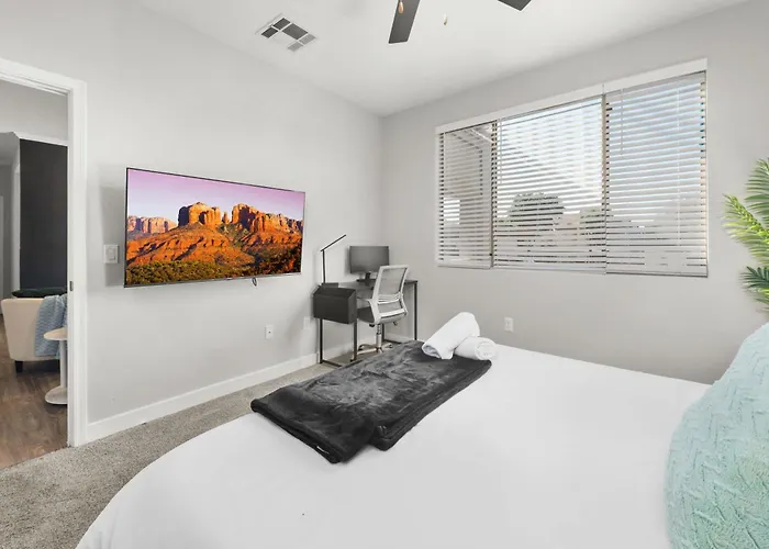Apartment 2br Getaway Near Thompson Peak With Pool & Parking Scottsdale